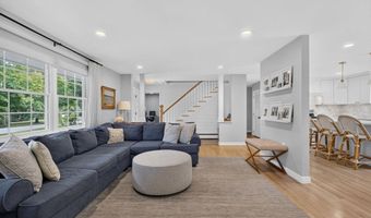 6 Hawthorne Cir, Andover, MA 01810