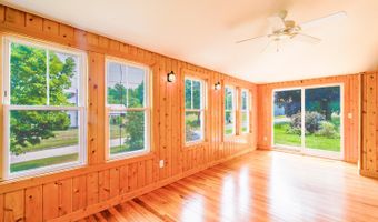 17 Main St, Albion, ME 04910