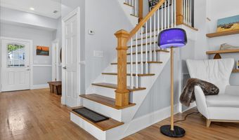 284 Shore Dr, Branford, CT 06405