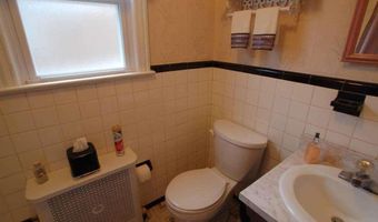 7 Miles Ave, Albertson, NY 11507