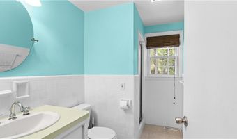 689 Middle Rd, East Greenwich, RI 02818