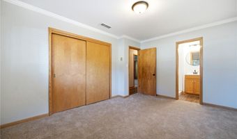 1097 Oak Tree Rd, Akron, OH 44320