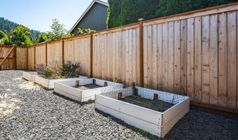 2002 S 60TH St, Springfield, OR 97478