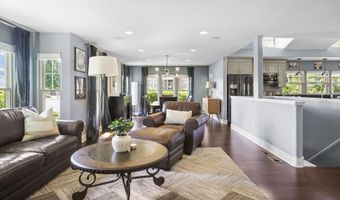 10 Roxbury Rd, Madison, WI 53704
