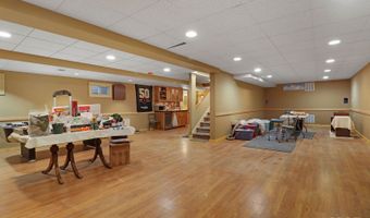 2837 Jackson Dr, Arlington Heights, IL 60004