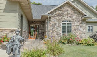 932 Emerald Pines Dr, Arnolds Park, IA 51331