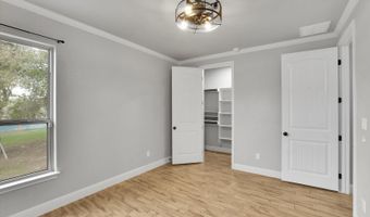 839 Shady Grv, Adkins, TX 78101