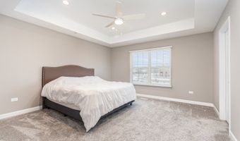 253 Masters Dr, Addison, IL 60101