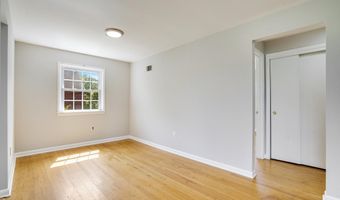 706 N CLEVELAND St, Arlington, VA 22201