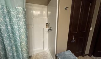 1702 Miller Ln, Aberdeen, SD 57401