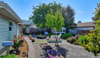 311 MAPLE St, Brookings, OR 97415