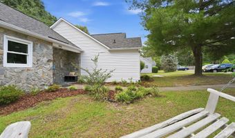 906 Cedar Ct, Aberdeen, NC 28315