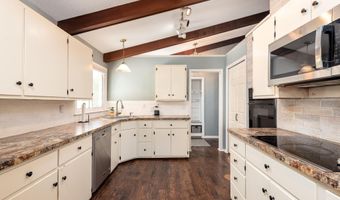 205 Westview Dr, Alma, MI 48801