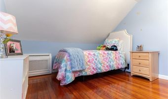 17 Oak Ave, East Providence, RI 02915