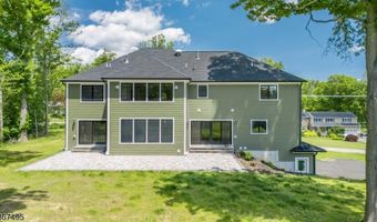 2 Buckingham Rd, Bayonne, NJ 07035