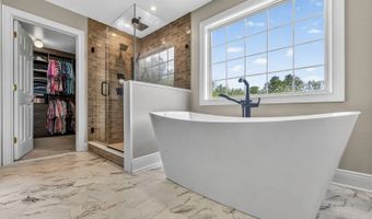 3 Walnut Trl, Andover, NJ 07860