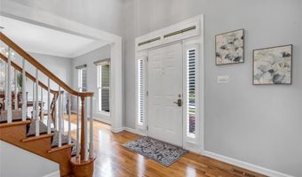 821 Heatherhaven Dr, Ballwin, MO 63011