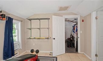 608 Black Plain Rd, North Smithfield, RI 02896