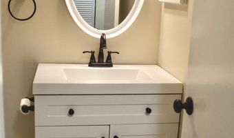 7904 INVERTON Rd 204, Annandale, VA 22003