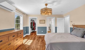 174 Rolling Meadow Dr, Bangor, ME 04401