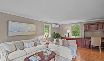 105 LYNN Cir, East Greenwich, RI 02818