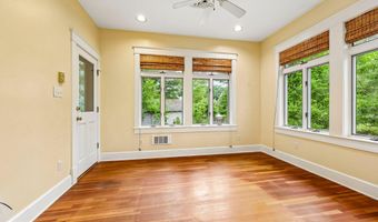 526 N IVY St, Arlington, VA 22201