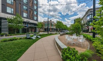 20305 SAVIN HILL Dr, Ashburn, VA 20147