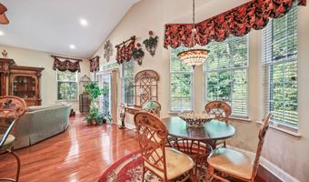 28 Pond View Cir, Barnegat, NJ 08005