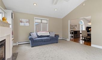 12 Pat Dr, Lincoln, RI 02865