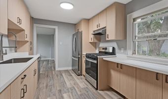 4 Maple St, Andover, NJ 07821