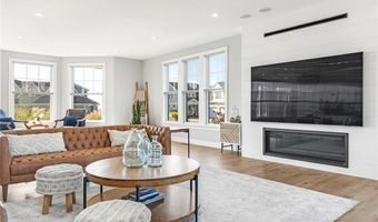 1046 Ocean Rd, Narragansett, RI 02882