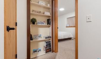 708 S 6th Ave, Brandon, SD 57005