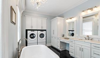 32 Lorraine St, Barrington, RI 02806
