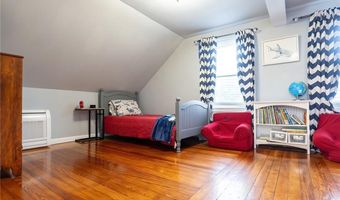 17 Oak Ave, East Providence, RI 02915