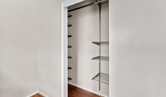 4227 AMERICANA Dr 102, Annandale, VA 22003