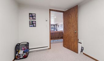 2213 SUNRISE Dr, Appleton, WI 54914