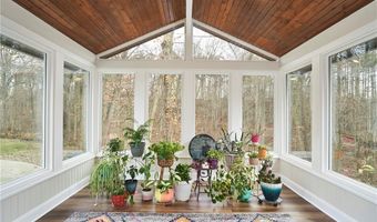 755 Sand Run Rd, Akron, OH 44313