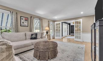 14 Bunker Hill Dr, Middletown, NJ 07748