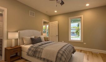 102 Center St, Algonquin, IL 60102