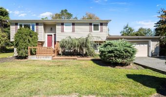 8 Dunn Rd, Airmont, NY 10952