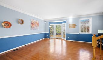 8245 LAMBERTS Ln, Alexandria, VA 22309