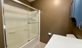 1810 Lakewood Ave, Albert Lea, MN 56007