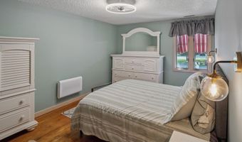 4 E Curran Dr, Absecon, NJ 08201
