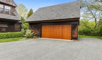 25 Walnut St, Jamestown, RI 02835