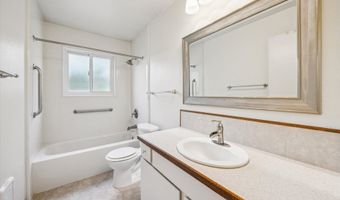 1400 SE LAVA Dr 6, Milwaukie, OR 97222