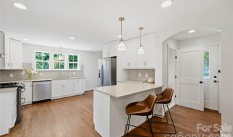 2424 Kingsbury Dr, Charlotte, NC 28205