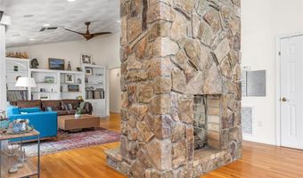 94 Greening Ln, Cranston, RI 02920
