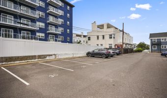 306 Deal Lake Dr 40, Asbury Park, NJ 07712