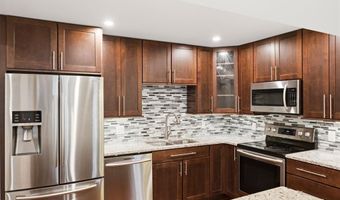 929 Claytonbrook Dr 2, Ballwin, MO 63011