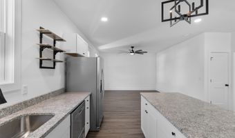 210 N Morgan Ave, Andrews, SC 29510